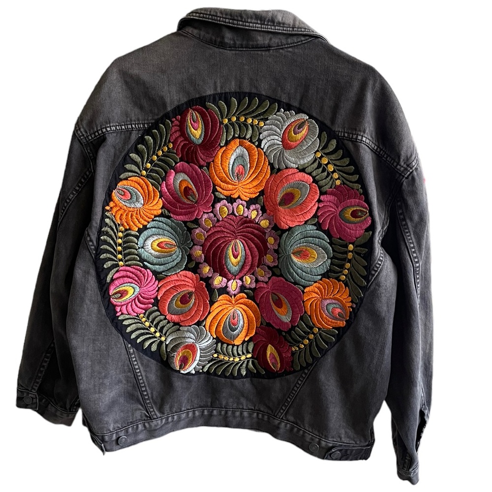 FREE PEOPLE Oversized Embroidered Back Denim Jacket Size M/L - Picture 12 of 16